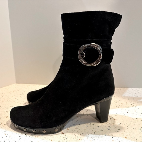 Stuart‎ WEITZMAN Black Suede Heeled Buckle Ankle Bootie - Picture 6 of 11